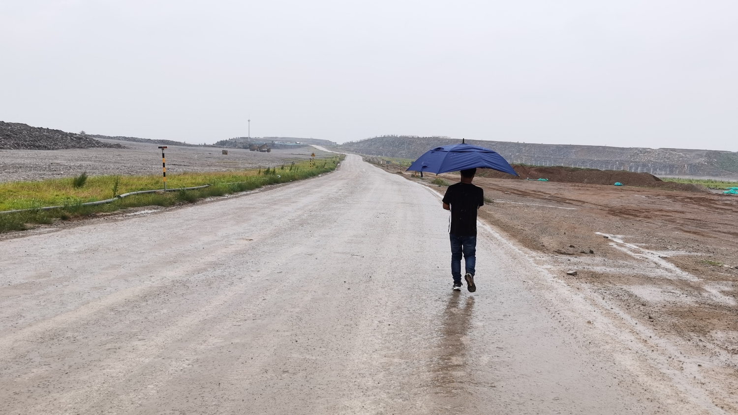 2漿土路雨后任意行走.jpg